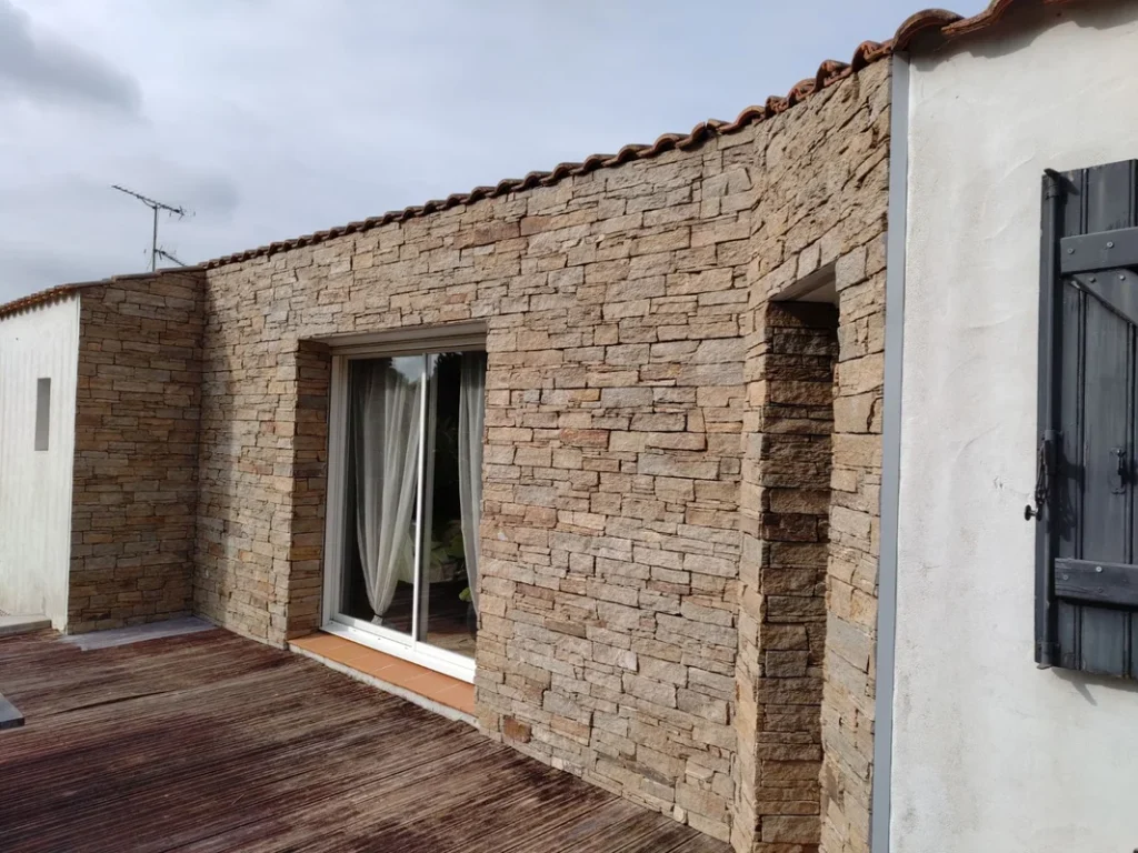 Réalisation par Eric Guillet, ravalement de façade et enduit à Aizenay