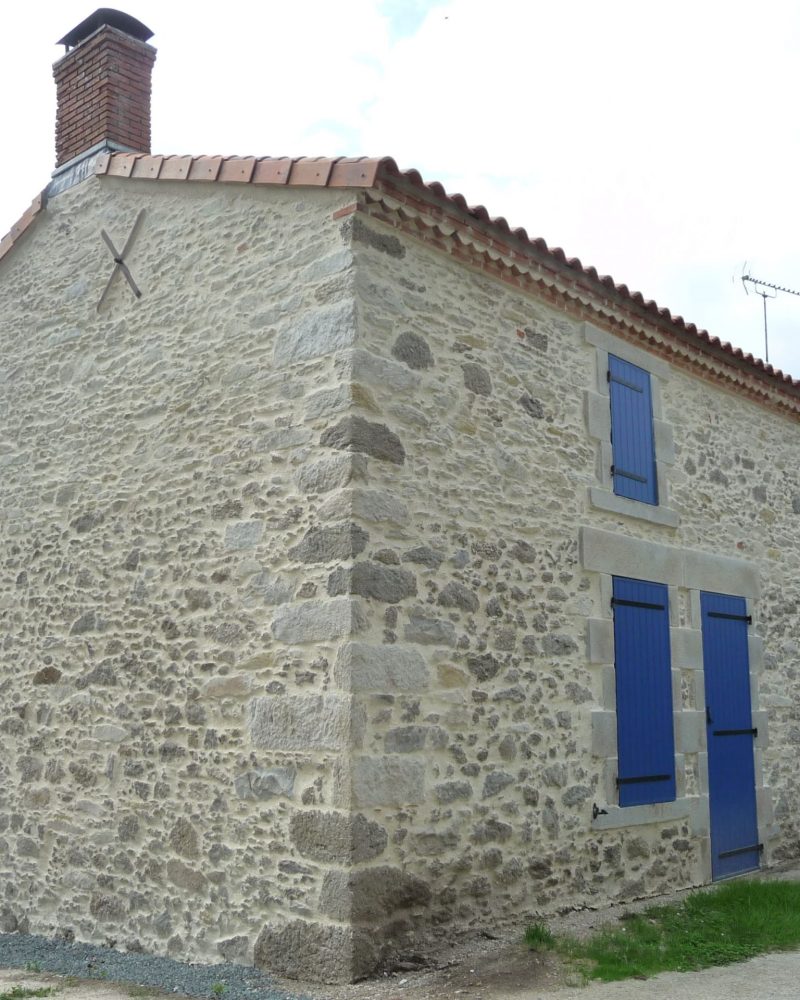 Réalisation par Eric Guillet, ravalement de façade et enduit à Aizenay