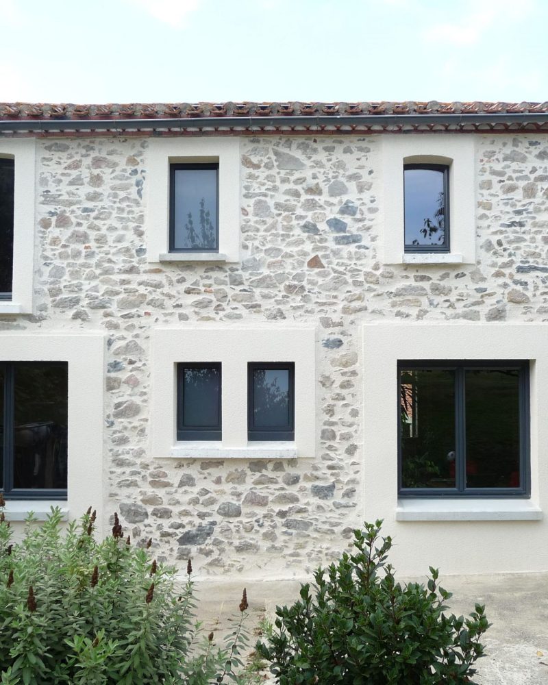 Réalisation par Eric Guillet, ravalement de façade et enduit à Aizenay