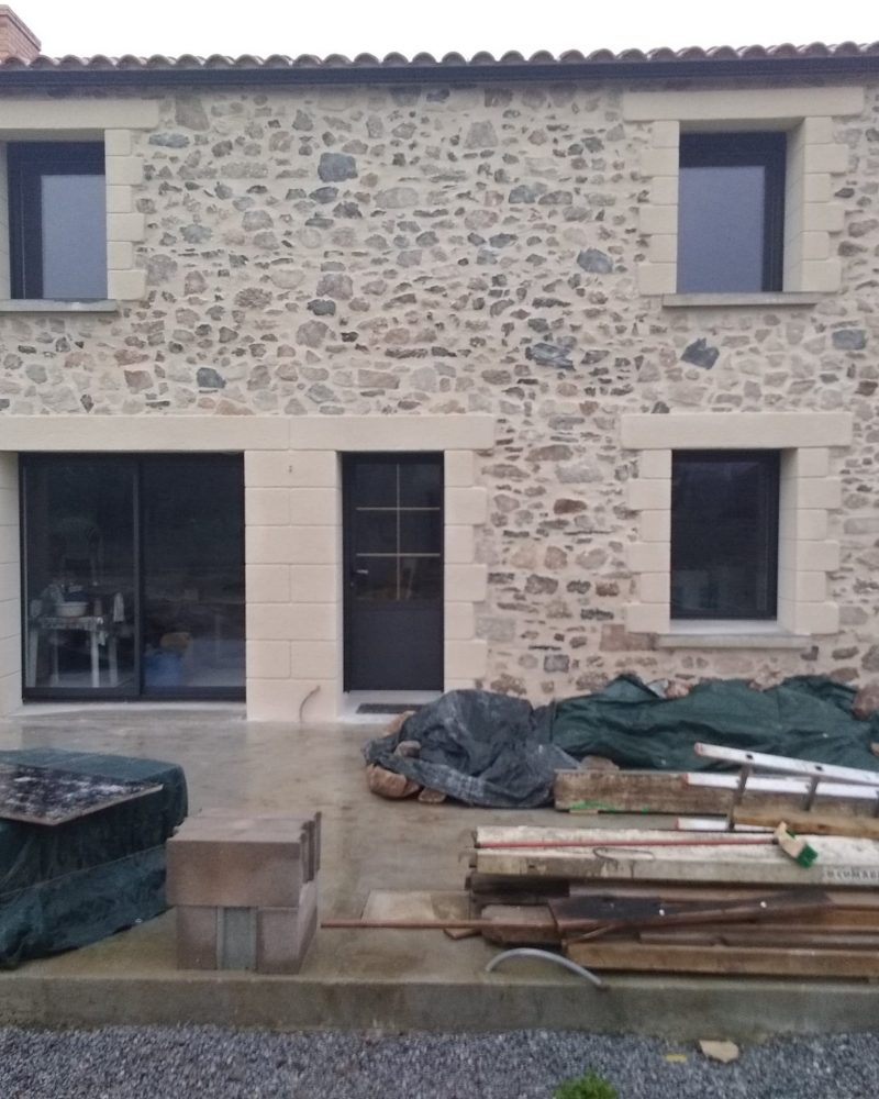 Réalisation par Eric Guillet, ravalement de façade et enduit à Aizenay
