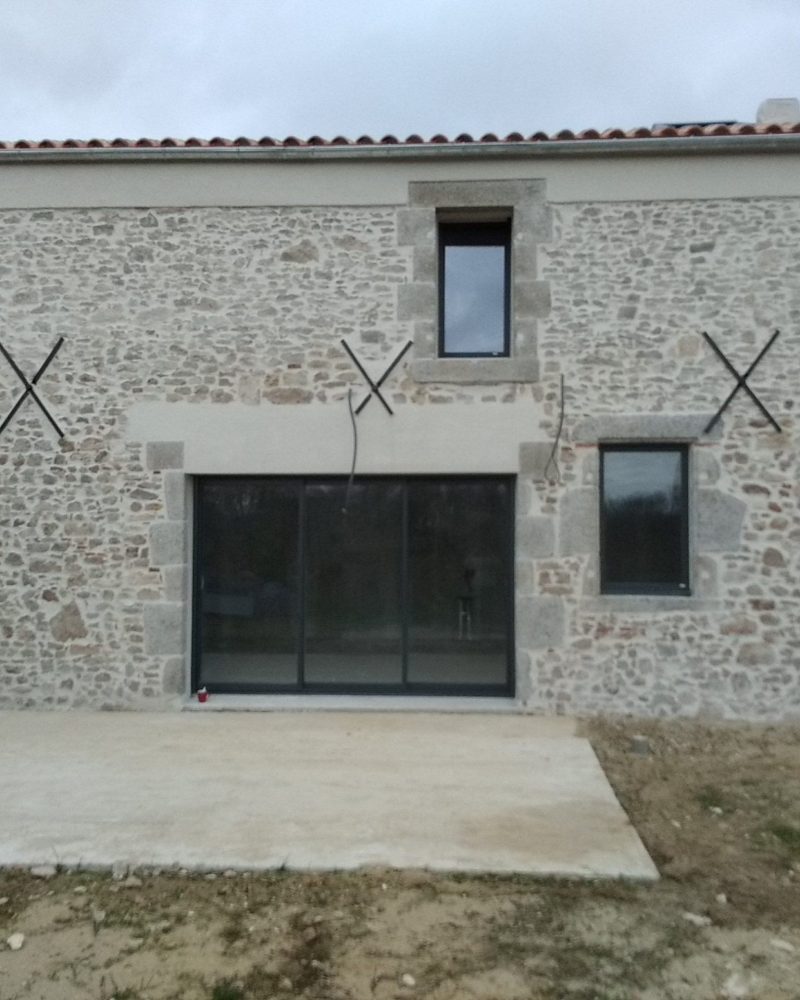 Réalisation par Eric Guillet, ravalement de façade et enduit à Aizenay