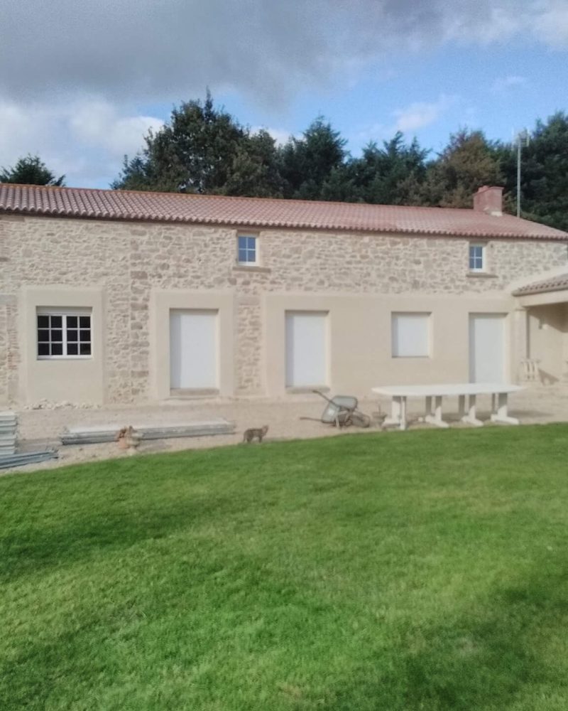 Réalisation par Eric Guillet, ravalement de façade et enduit à Aizenay